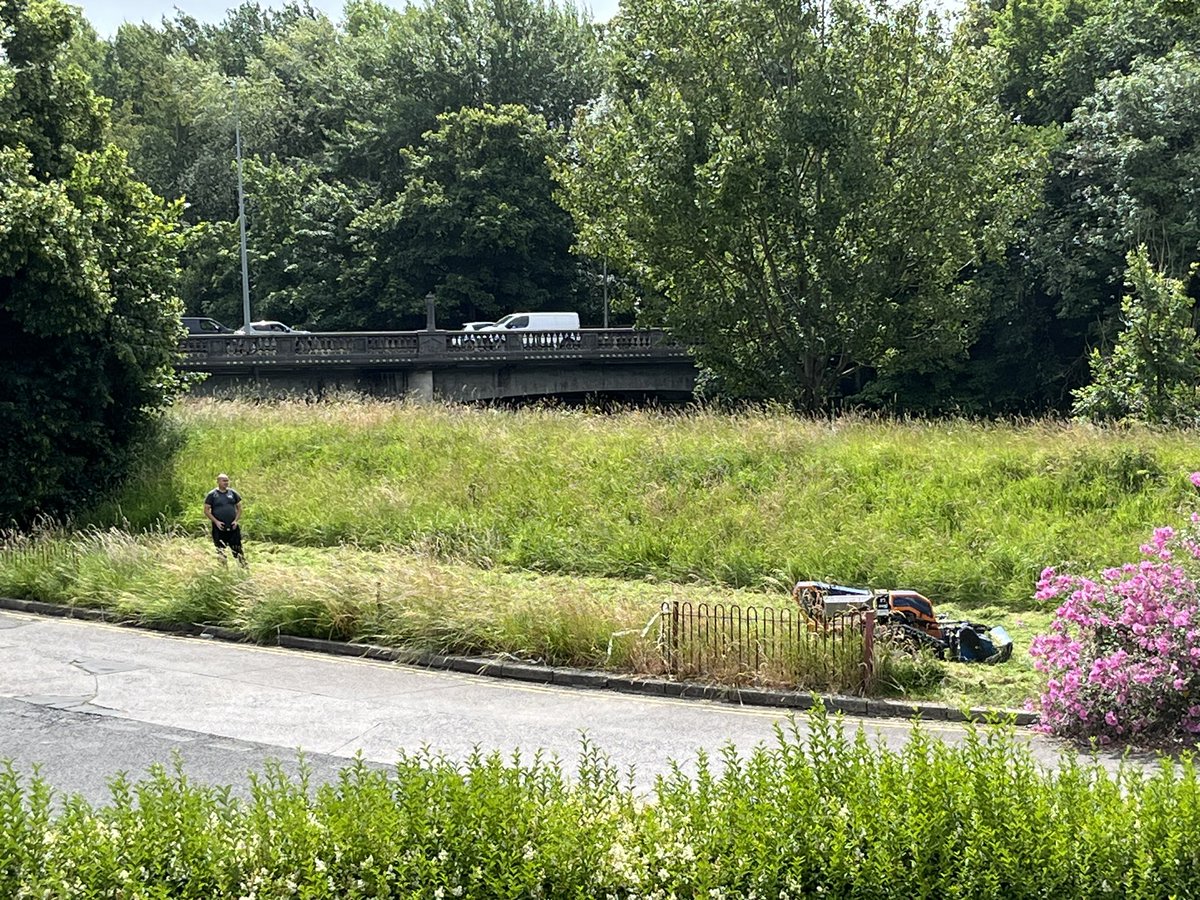 M_V_Samuels's tweet image. Ooooooh @JeremyClarkson, I think you will love that @cardiffcouncil have adopted your remote controlled destroyer of grass and things the Deltrak 2.0…and might I say, the grass looks good!!!!!