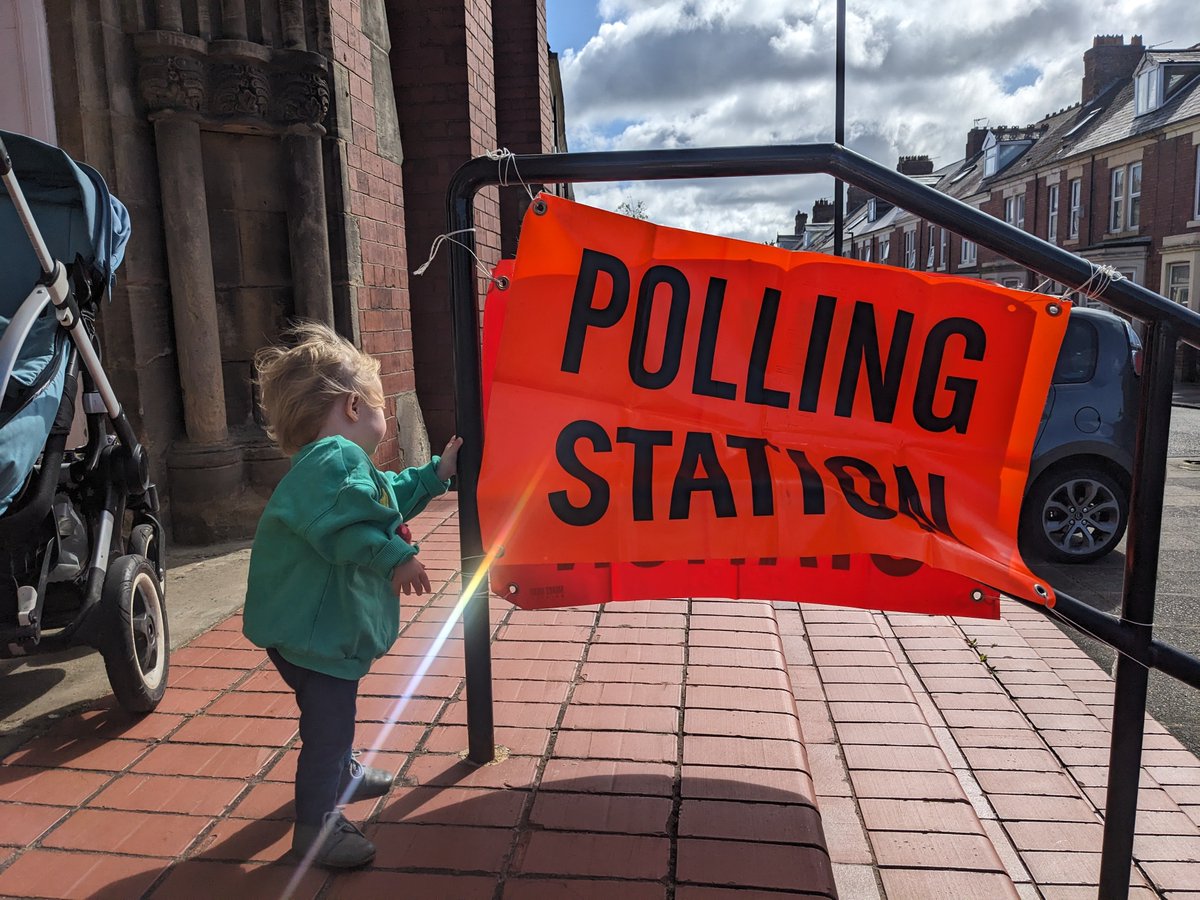 yumroz's tweet photo. I voted Green 💚 @Matt4NclEW 
so this one and her siblings can hopefully inherit a planet that isn't on fire.

(And also because I was horrified by the @UKLabour candidate's homophobic voting record 😱 @GlindonMary  there is no excuse for these beliefs in 2024) https://t.co/VrGe8kaTpP