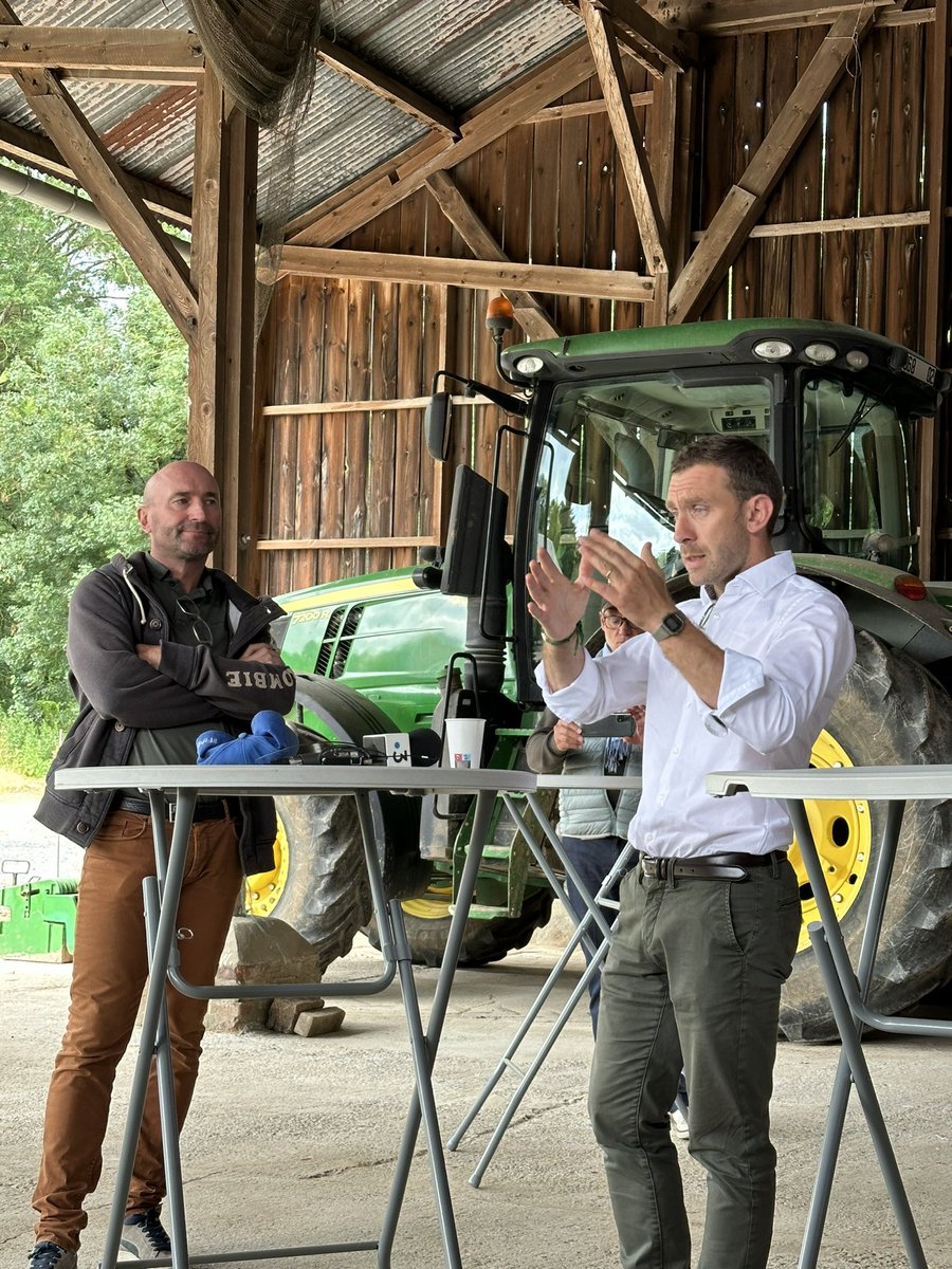 Débat organisé sur l’arrondissement de <a href="/a_saint_quentin/">Saint-Quentin</a> par <a href="/usaa_02/">USAA 02</a> 
Absence de Mr Philippe Torre pour un débat autour de l’agriculture  et présence de  <a href="/JulienDive/">Julien DIVE</a> #legislative 
#Loa , loi Phyto, plfs … urgentes 
#egalim , 25 meilleures années 
Installer des <a href="/JeunesAgri/">Jeunes Agriculteurs</a>