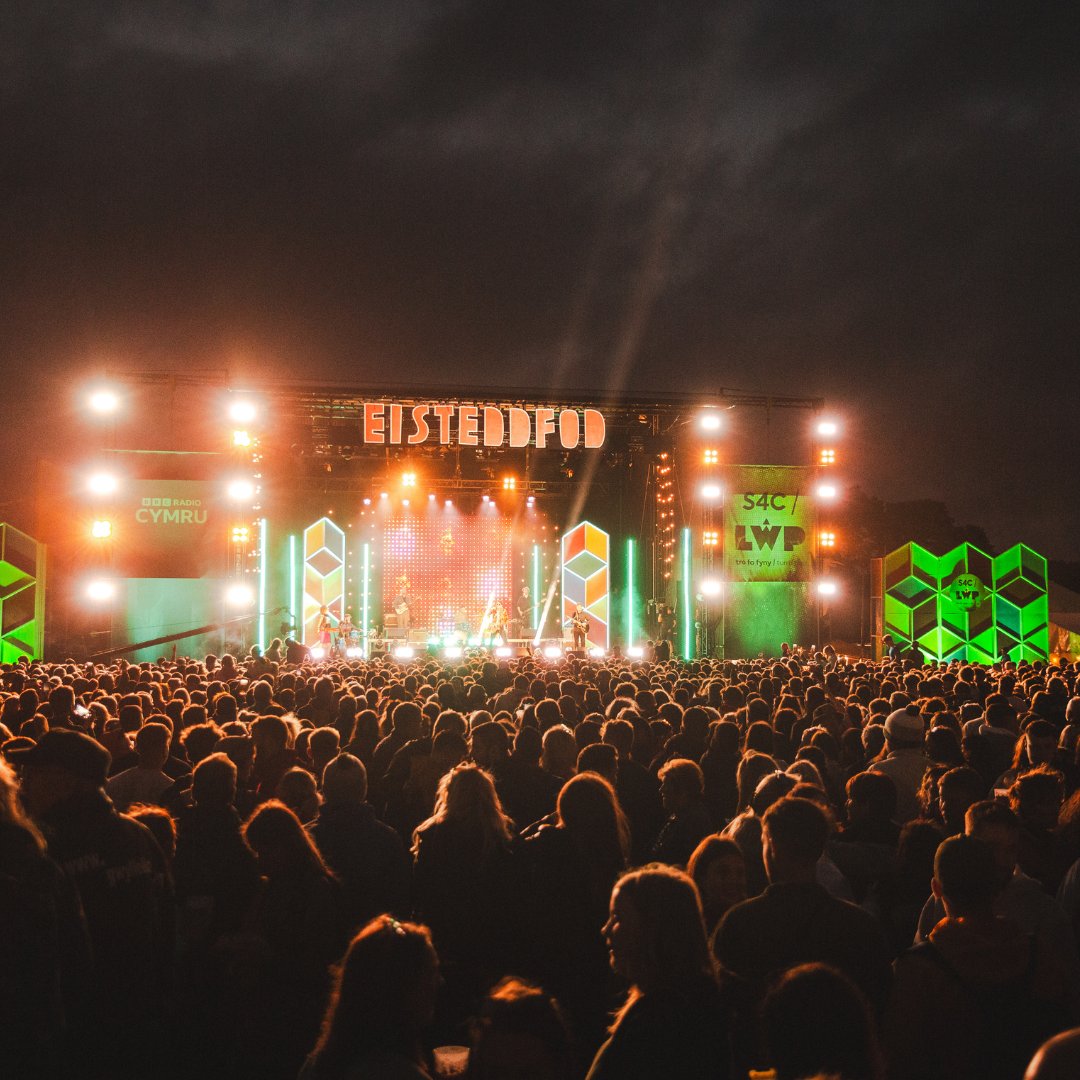 eisteddfod (@eisteddfod) on Twitter photo 📣 Rydyn ni'n falch iawn o gyhoeddi Rhaglen Llwyfan y Maes #Steddfod2024
Cefnogir gan <a href="/BBCRadioCymru/">Radio Cymru</a> | <a href="/S4C/">S4C 🏴</a>
Rhaglen: eisteddfod.cymru/yrwyl/2024/rha…
Tocynnau: eisteddfod.cymru/2024/tocynnau 📣 Rydyn ni'n falch iawn o gyhoeddi Rhaglen Llwyfan y Maes #Steddfod2024
Cefnogir gan <a href="/BBCRadioCymru/">Radio Cymru</a> | <a href="/S4C/">S4C 🏴</a>
Rhaglen: eisteddfod.cymru/yrwyl/2024/rha…
Tocynnau: eisteddfod.cymru/2024/tocynnau