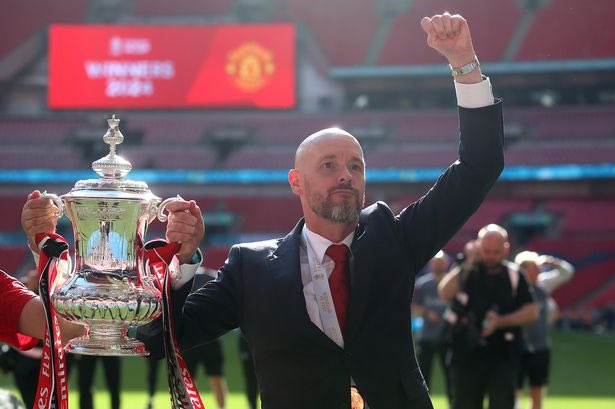 FrankEra_'s tweet photo. Ajax were 3 seasons trophyless before Ten Hag and then won consistent trophies

Manchester United were 5 season trophyless before Ten Hag and then won consistent trophies

We’re so lucky to have one of the BEST managers in Europe at the helm, respect him. https://t.co/SUyf3JmEqp