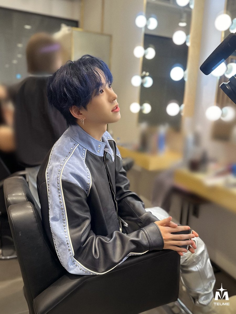 lovelyjaehyuk_'s tweet photo. king kong music show; waiting room behind photo 📸 #윤재혁 https://t.co/yxeR7Mpdgv