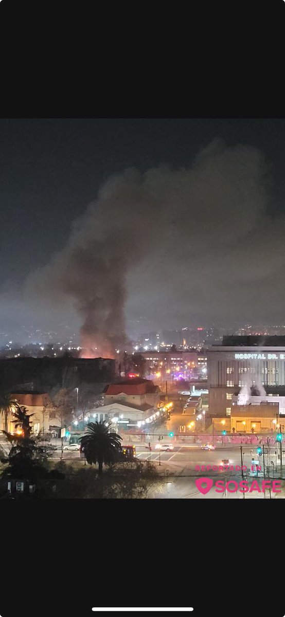 fdo2000's tweet photo. 🔴Precaución por procedimiento de emergencia en Gran Avenida José Miguel Carrera y Gambetta en San Miguel por fuego al interior de dependencias del Hospital Barros Luco, Bomberos Metropolitano Sur procede con 2da alarma de incendio, en apoyo Bomberos La Granja trabaja @biobio https://t.co/I474YvOnSD