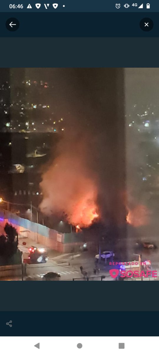 fdo2000's tweet photo. 🔴Precaución por procedimiento de emergencia en Gran Avenida José Miguel Carrera y Gambetta en San Miguel por fuego al interior de dependencias del Hospital Barros Luco, Bomberos Metropolitano Sur procede con 2da alarma de incendio, en apoyo Bomberos La Granja trabaja @biobio https://t.co/I474YvOnSD