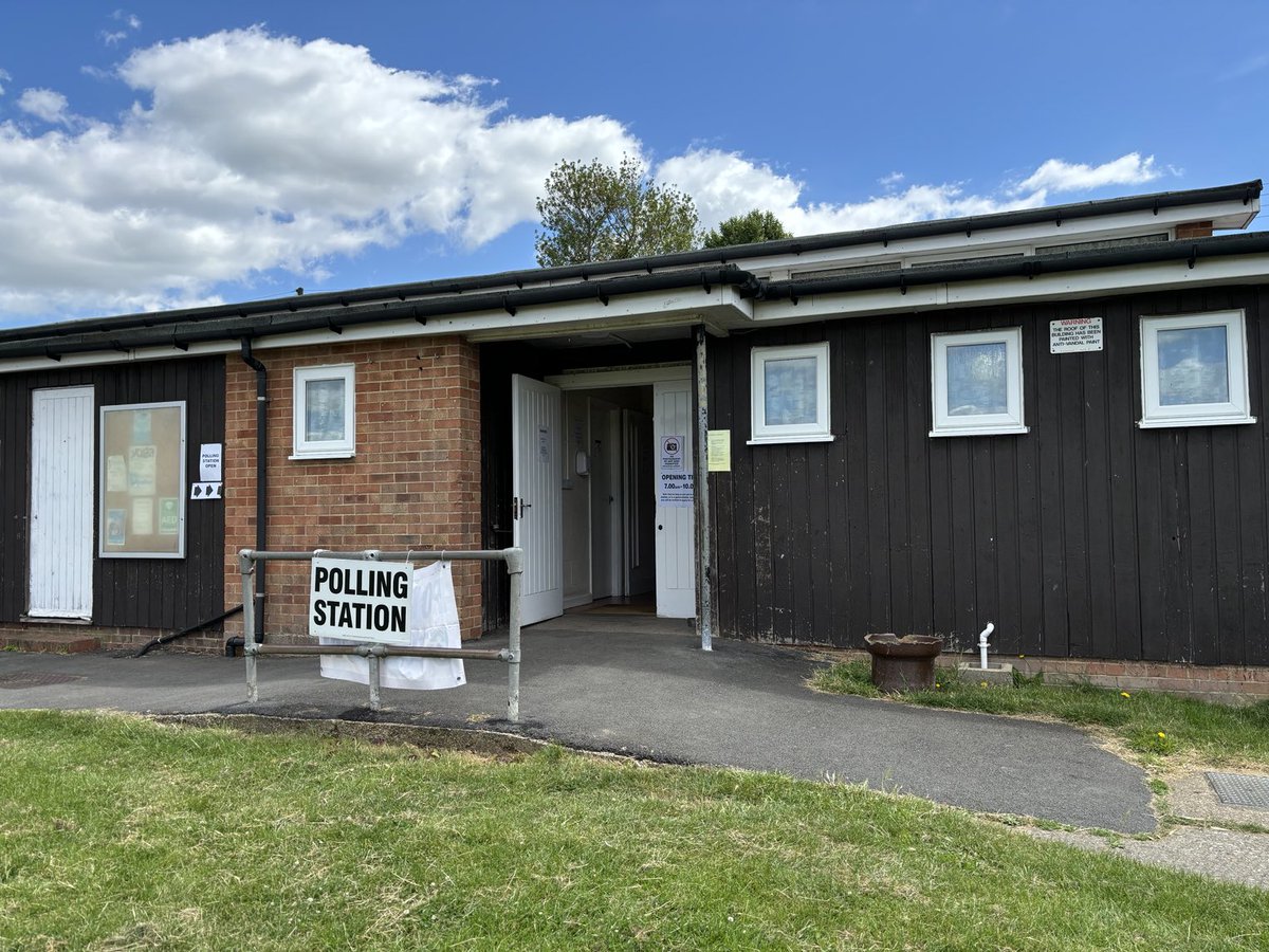 Oh look Hamstreet! No queue…time to vote Lib Dem! ⁦<a href="/LibDems/">Liberal Democrats</a>⁩ ⁦<a href="/JH4WealdofKent/">John Howson 🔶</a>⁩