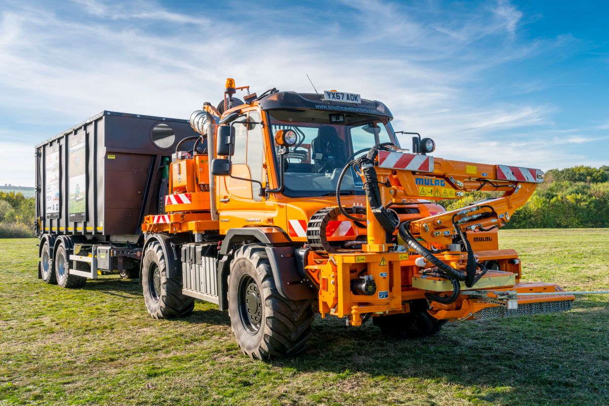 Have it all.

Want a tough, reliable truck that’s also an implement carrier, with all-wheel drive, a tight turning circle, can tow up to 40t* in weight and travel up to 56mph*?

No problem.

*where applicable

#Unimog #implementcarrier