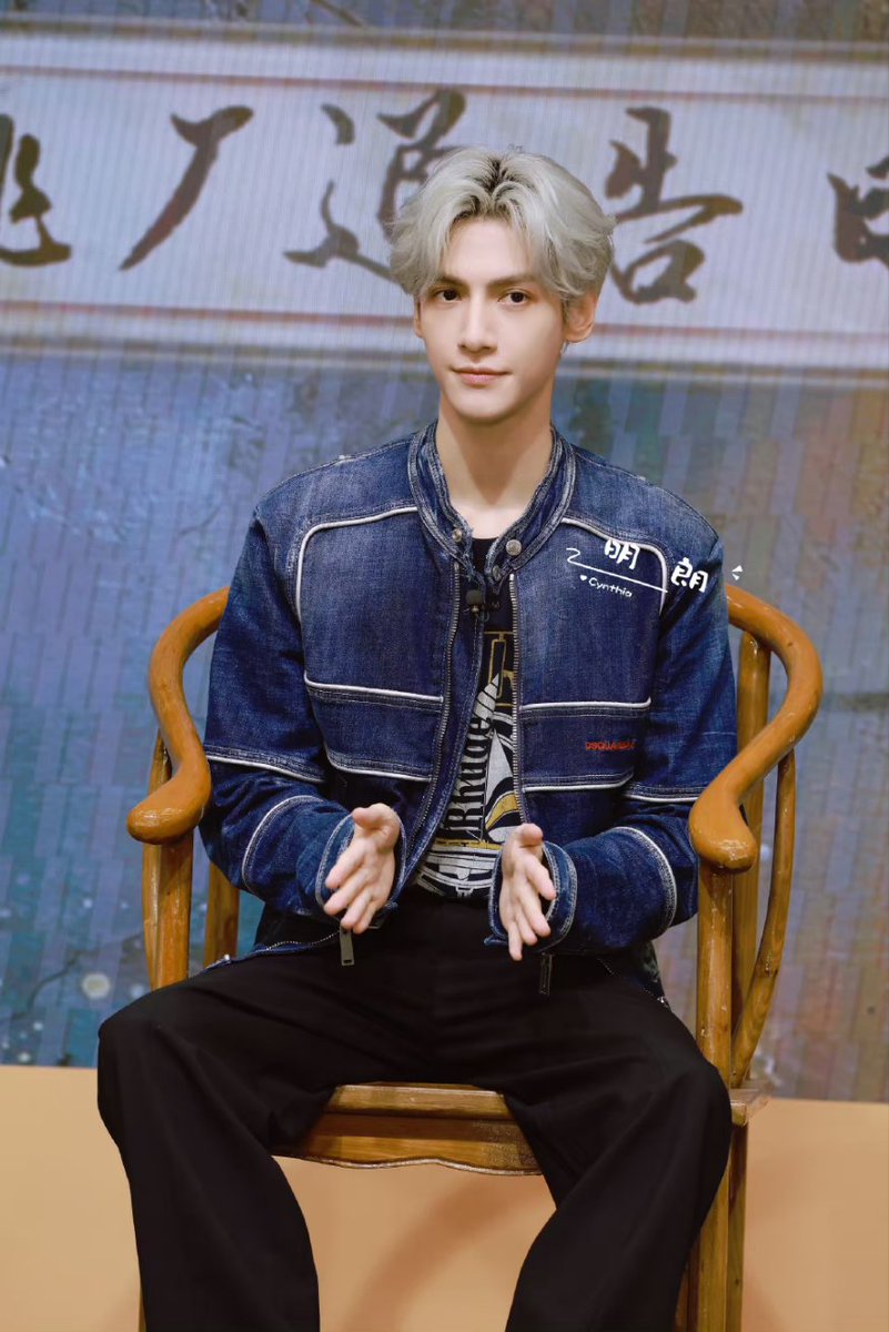 JHirunkit's tweet photo. So handsome.
©; logo
#LuoYunxi #followyourheart https://t.co/L25nEh5xgP