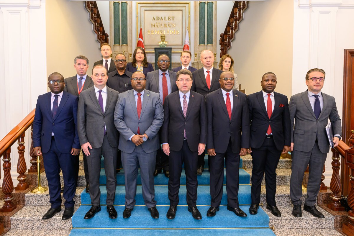 Adalet Bakanımız Sayın Yılmaz Tunç, Zambiya Dışişleri ve Uluslararası İşbirliği Bakanı Mulambo Haimbe ve Beraberindeki Heyeti Kabul Etti. diabgm.adalet.gov.tr/Home/SayfaDeta…