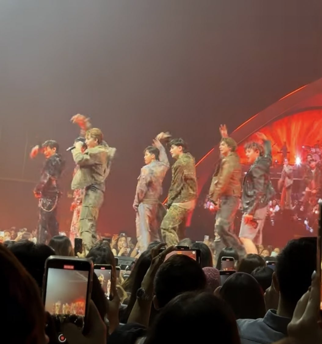 พล็อตนิยายพระเอกเป็นไอดอลชัดๆTTTT แทดออผ่านเป็นเด็กฝึกจนเริ่มไม่มีเวลาให้แฟนในวันสำคัญ ก่อนจะบอกเลิกนางเอกไปคอนแอทลาสเพื่อเป็นการส่งแทดให้ถึงความฝันแม้รู้ว่าจะไม่มีตัวเองอยู่ในนั้นอีกแล้ว มาช่วงแอทลาสจะมีคอนอีก

#MVไปไม่ไหวจริงๆxTADATLAS