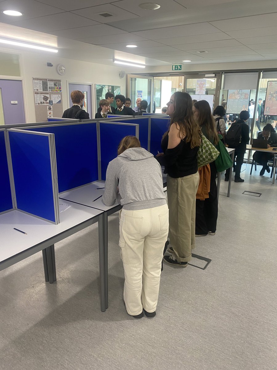 Power to the people! ✊
Democracy in action with Elmgreen parallel election day in full swing 🗳️