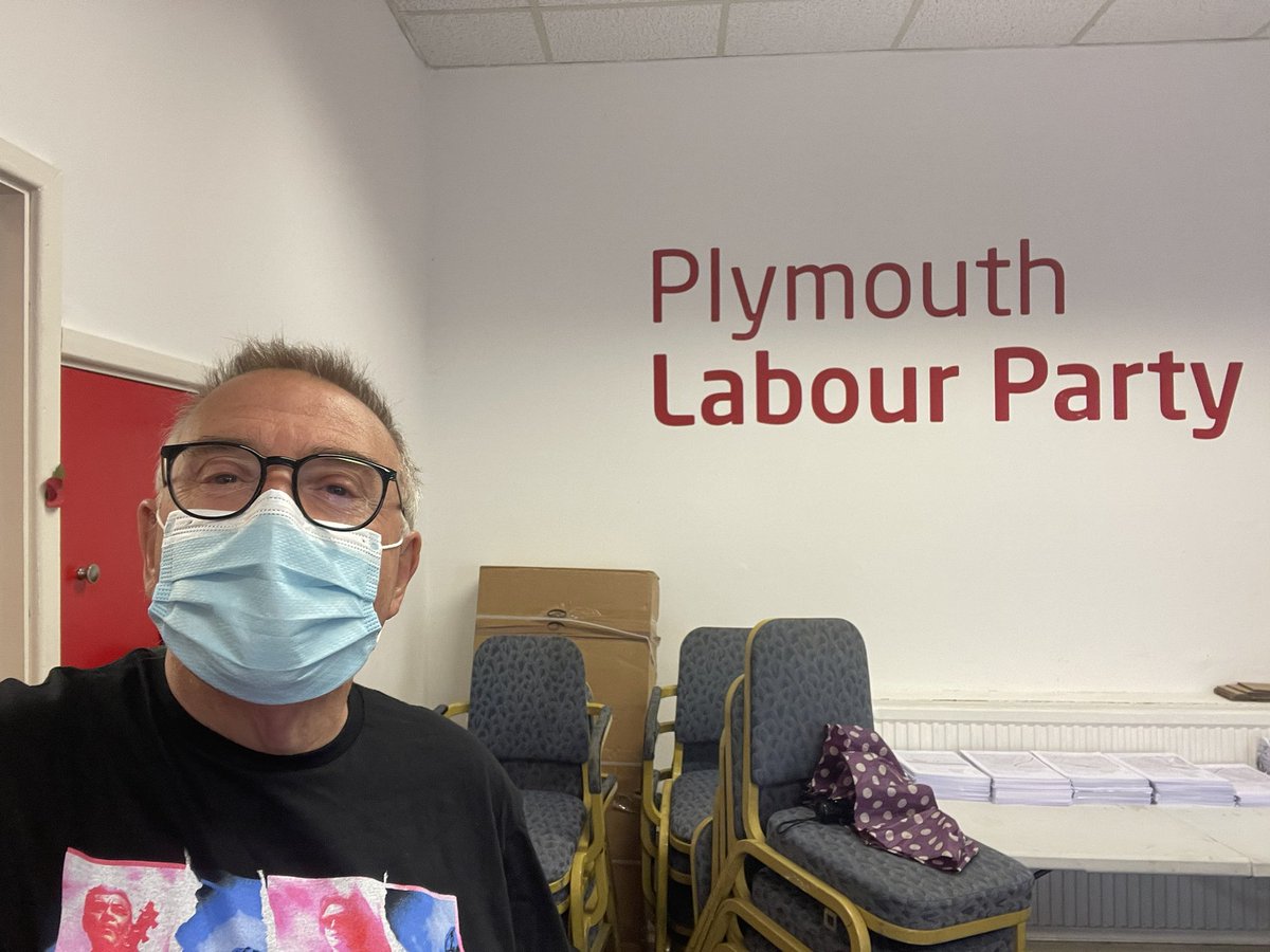 CouncillorTudor's tweet photo. So...
I'm at the empty @plymouthLabour office to catch anyone phoning/popping in. I'll be redirecting here until 6-ish! #splendidisolation https://t.co/0L7HZS1HAJ
