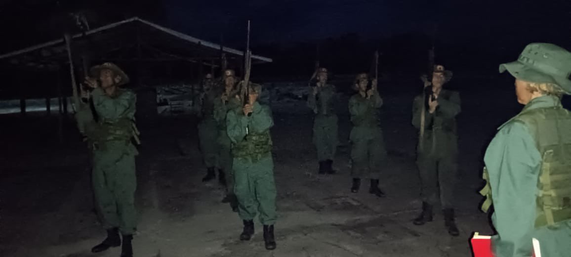 Redi_andes's tweet photo. #AsíLoDijo || GJ @dhernandezlarez Desde nuestras fronteras las Milicias Bolivarianas sostienen día y noche la soberanía nacional, para que el resto del pueblo disfrute de las garantías constitucionales en paz y sosiego !

#FANB 
#IntegearEsVencer https://t.co/ABxJaDqRTR