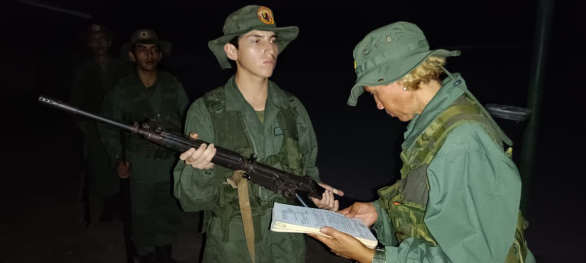 Redi_andes's tweet photo. #AsíLoDijo || GJ @dhernandezlarez Desde nuestras fronteras las Milicias Bolivarianas sostienen día y noche la soberanía nacional, para que el resto del pueblo disfrute de las garantías constitucionales en paz y sosiego !

#FANB 
#IntegearEsVencer https://t.co/ABxJaDqRTR