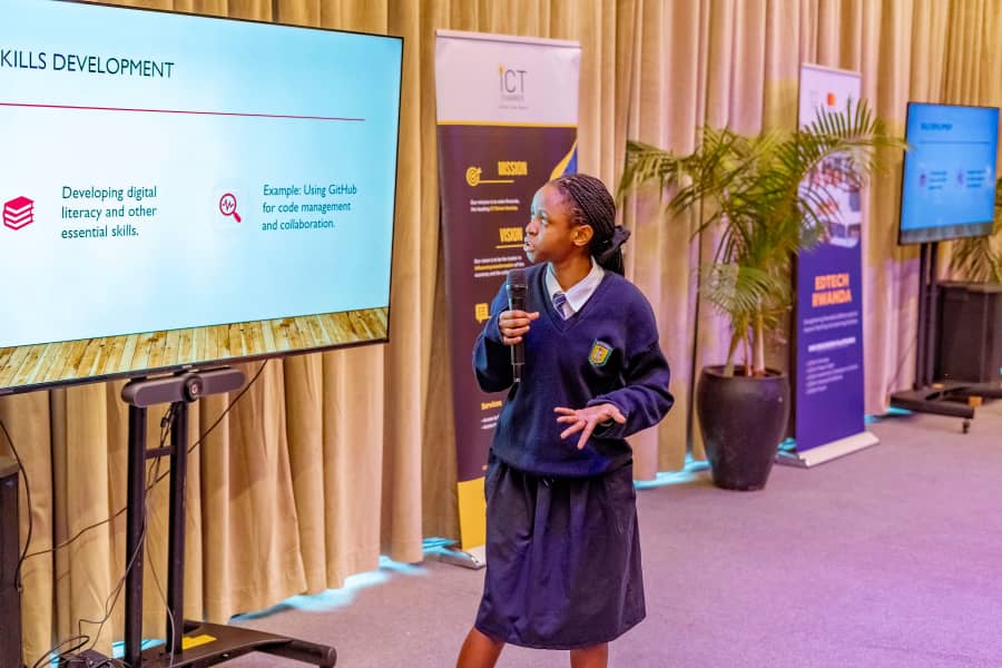 Pa_Ndazigaruye's tweet photo. My mentee #Desanges #Henriette from @GloryUlk made it again. Been moved by her splendid presentation that turned out to be the best in the High School Essay Writing Competition organized by @RwandaICT.
I'm a proud mentor https://t.co/oKgyTM9syo