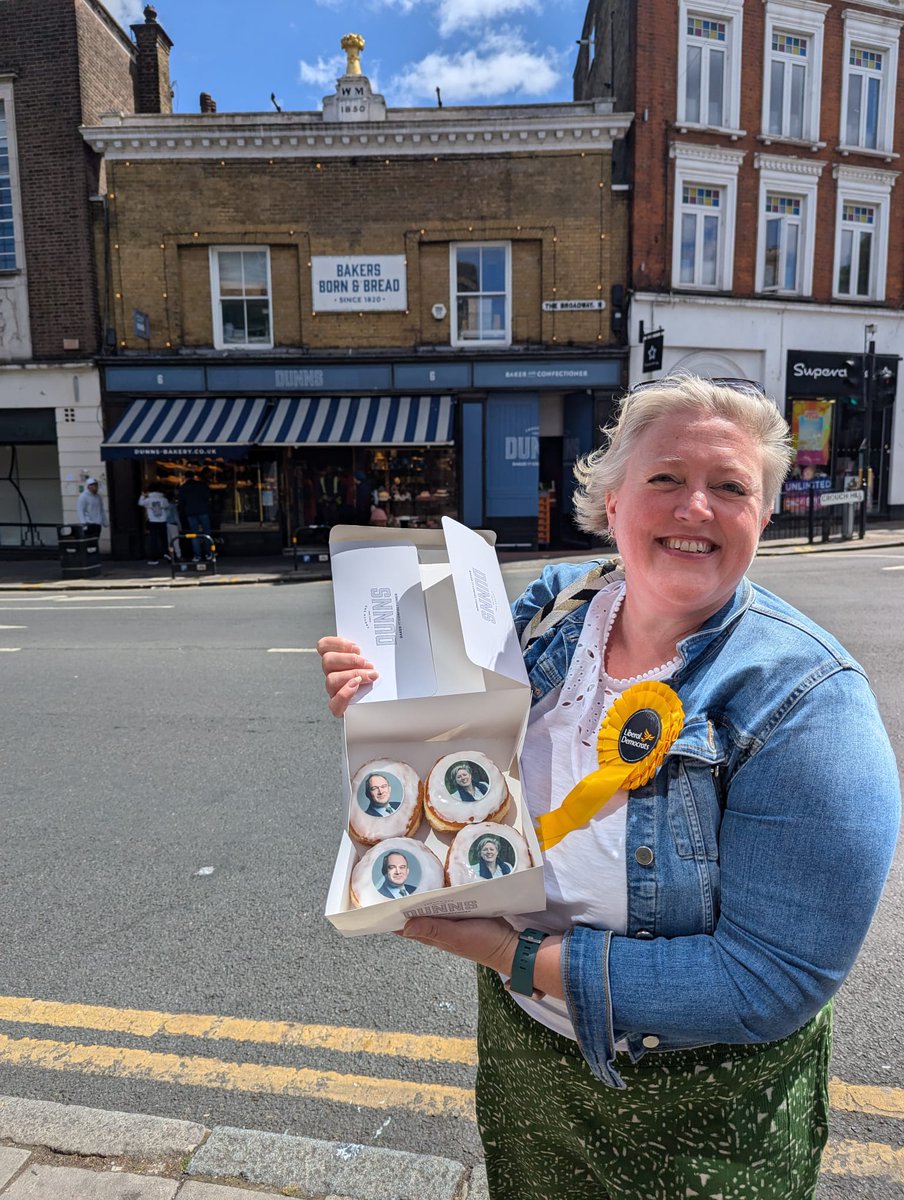 Dawn Barnes 🔶 (@dawn_barnes) on Twitter photo Grabbed a <a href="/dunnsbakery/">Dunn's Bakery</a> sausage roll and collected donuts with <a href="/EdwardJDavey/">Ed Davey</a> and my faces on them! <a href="/LibDems/">Liberal Democrats</a> Grabbed a <a href="/dunnsbakery/">Dunn's Bakery</a> sausage roll and collected donuts with <a href="/EdwardJDavey/">Ed Davey</a> and my faces on them! <a href="/LibDems/">Liberal Democrats</a>