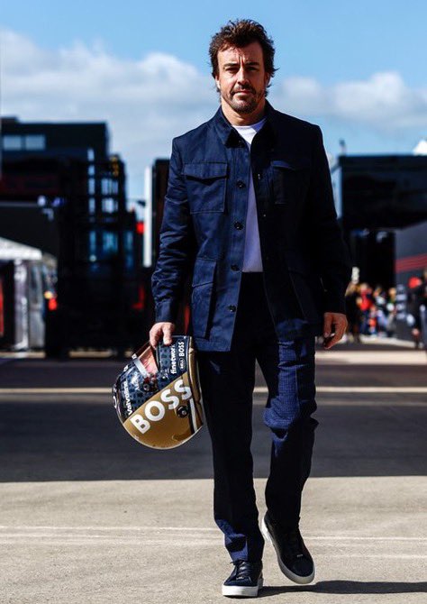 LluisMorel's tweet photo. Que pedazo de activación de Boss con @fernandoalo_oficial 
Pero a este tipo cuanto le deben pagar solo por llevar su patrocinio en el GP de 🇬🇧 esta semana?

 https://t.co/wX7WdkyKh1 https://t.co/X9mFyrb52A