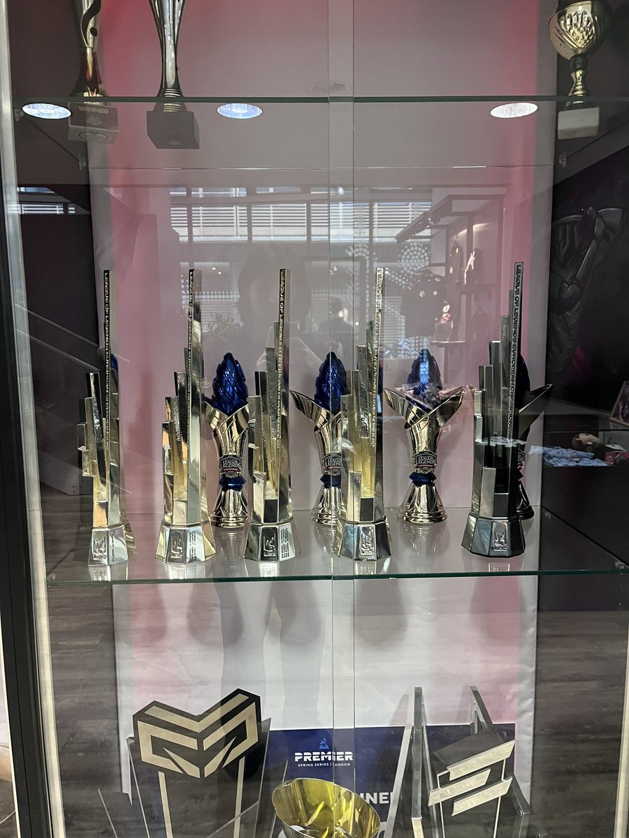 Got to visit the <a href="/G2esports/">G2 Esports</a> <a href="/G2ARMY/">G2ARMY</a> offices in Berlin today. Thanks so much for showing me around. Got to hold onto an SI hammer!!