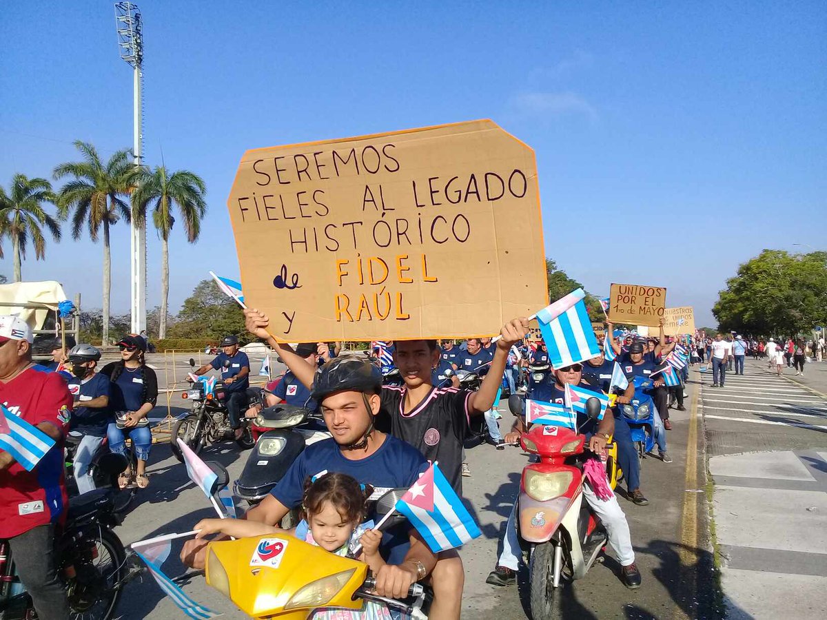 Con Fidel y Raúl, hoy y siempre.