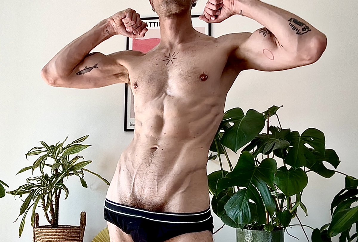 Rcoci2's tweet photo. Flex, relax and post thirst traps https://t.co/jW6nL6dTvS
