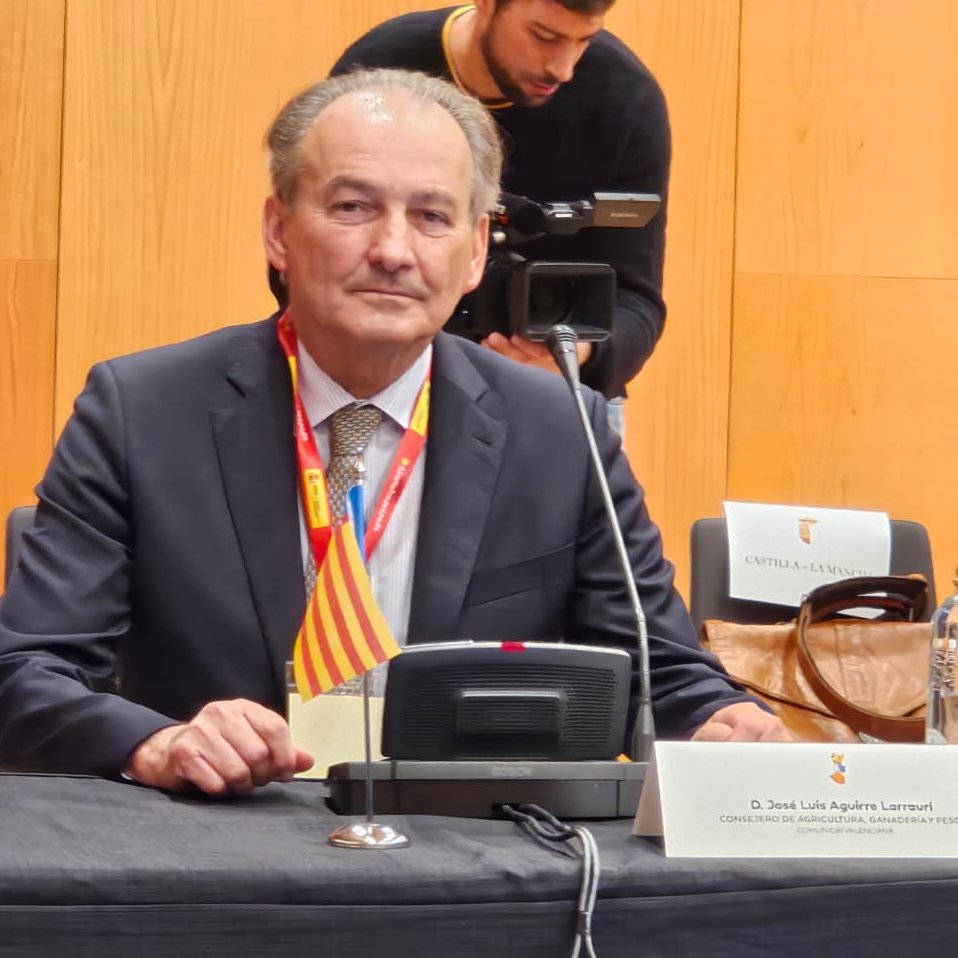 GVAagricultura's tweet photo. 🗒️ @AguirreLarrauri pide al ministro Planas que convoque de manera urgente la mesa de la sequía y rechaza la propuesta del MAPA sobre seguros agrarios

🔗https://t.co/wpggteYuhz https://t.co/6n0U1ML2Xb