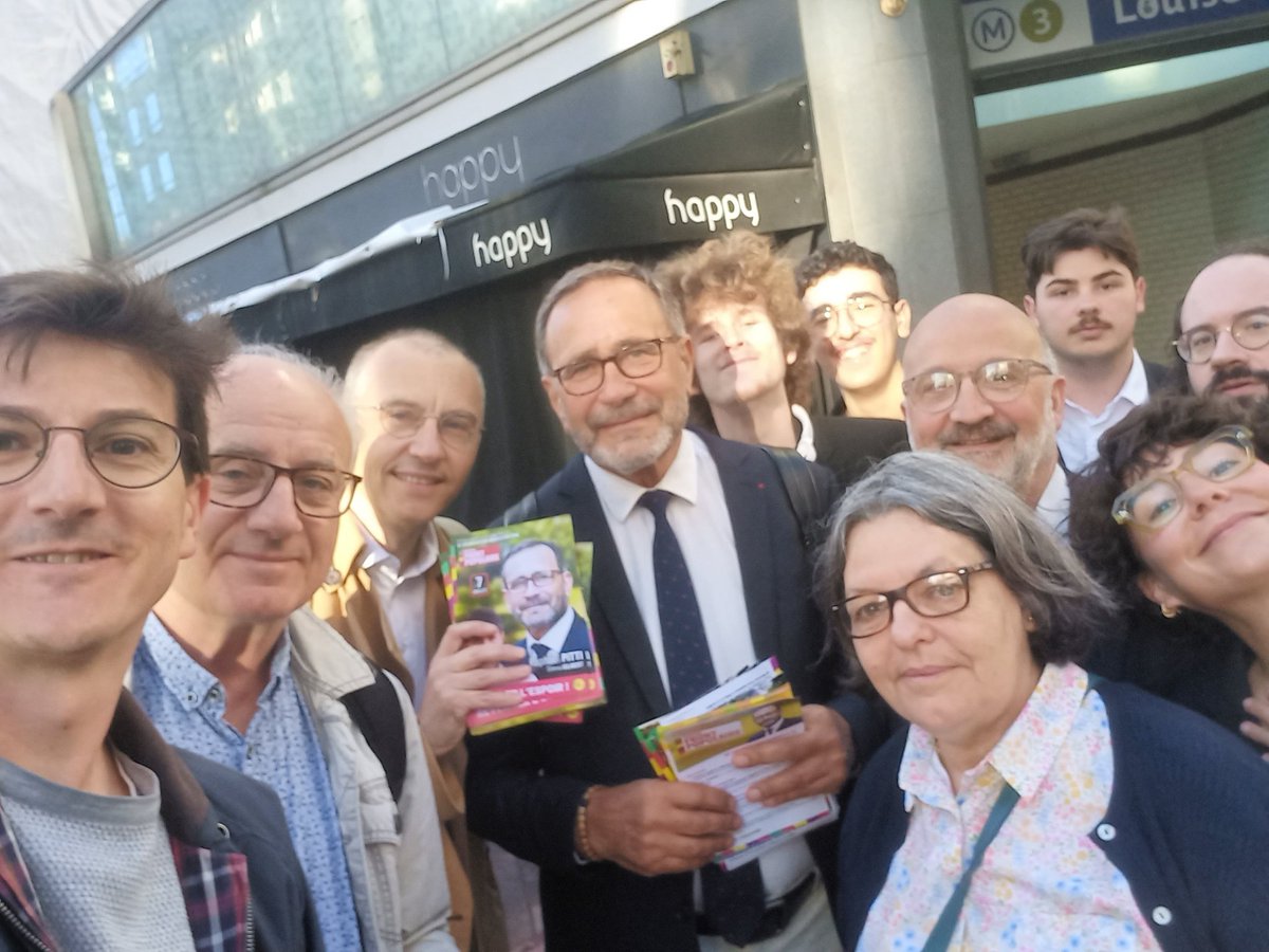 Tractage ce matin avec <a href="/RaphaelPitti/">Raphaël PITTI</a> à #Levallois 
La #circo9205 fait partie de la centaine de circonscriptions indécises pour ce 2nd tour.
Qui veut-on envoyer à l'assemblée pour faire rempart à l'extrême droite ? 
<a href="/Front_Popul9205/">FRONT POPULAIRE CLICHY-LEVALLOIS</a>
<a href="/PSfederation92/">Parti Socialiste 92 🌹</a> <a href="/PSLEVALLOIS/">PS LEVALLOIS</a> <a href="/placepublique92/">Place Publique Hauts de Seine</a>