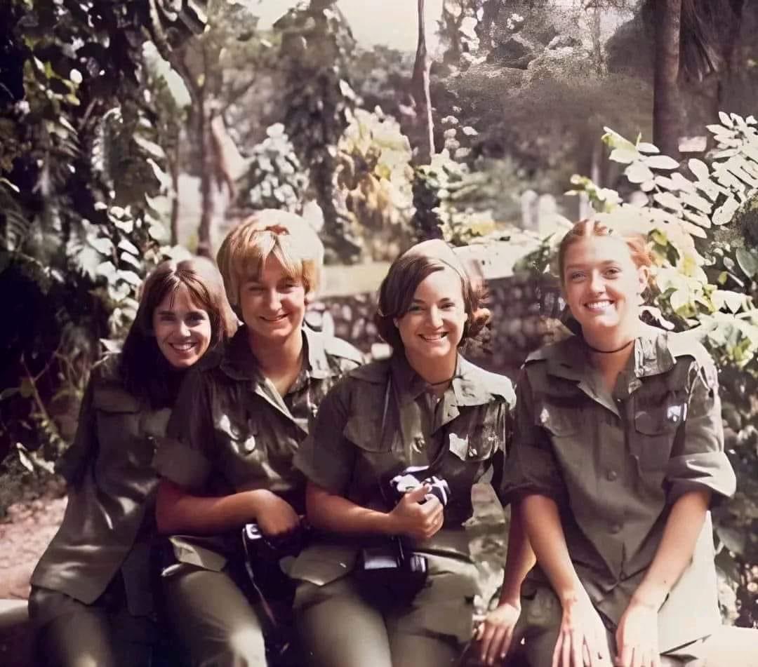 SoldiersWhisper's tweet photo. American servicewomen during Vietnam war, mid 1960s to early 1970s.
#WomenServeToo #VietnamWar 
#4thofJuly https://t.co/D2coYQkaKy