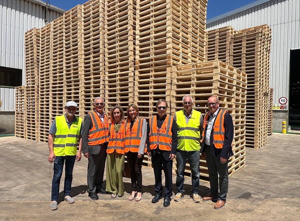 El president de la #CambraBCN <a href="/DrSantacreu/">Josep Santacreu</a> i la presidenta de la #CambraBerguedà Mercè Sallés visiten el <a href="/Grup_Boix/">Grup Boix</a> junt amb l'alcaldessa d'@ajpuigreig Eva Serra.

🪵 L’empresa és líder a Catalunya en gestió forestal responsable i producció de materials naturals, i es troba