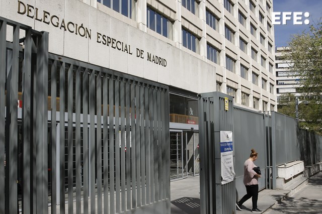 EFEnoticias's tweet photo. La Agencia Tributaria (AEAT) había devuelto hasta ayer, miércoles, 9.043 millones de euros a 12,8 millones de contribuyentes como parte de la campaña de la renta de 2023, una cifra que supone el 66,6 % del importe solicitado.

https://t.co/OWIzcIvJMD https://t.co/ptUIaGWtbR