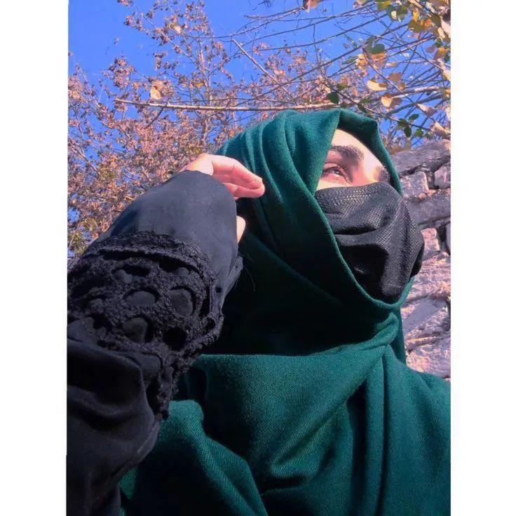 حیثیت آسمان جیسی ہونی چاہیے........کیونکہ
زمین کتنی بھی مہنگی ہو لوگ خرید ہی لیتے ہی
🖤🖤
#شانزہ