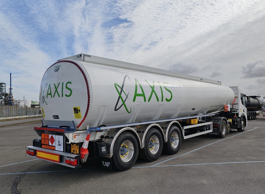 🚛✈️ Axis Logistics unveils new aviation trailers and rigid trucks! It's been over four years since our first trucks rolled out from our West Thurrock hub in the UK, and we remain committed to being your top choice for fuel supply and logistics solutions. buff.ly/45L2JnD