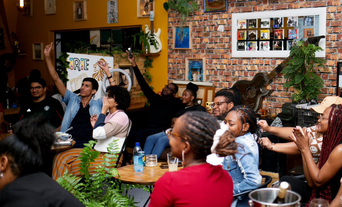 VernxnvW's tweet photo. It’s Game day 🥂

Let’s link up at @vinylswhk tonight for giggles at Meisters of Comedy presented by Vinyls Comedy Hour 🧡

Tickets still available online 🎫 

https://t.co/2AEcPnwtSf https://t.co/x3PqFonJ1C