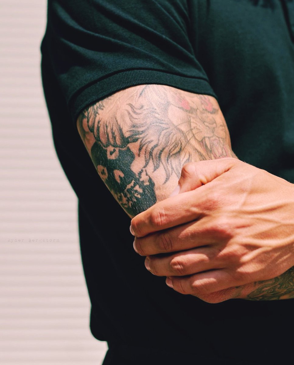 You know there ain't no rest for the wicked
Money don't grow on trees
We got bills to pay
We got mouths to feed
There ain't nothing in this world for free
I know we can't slow down
We can't hold back, though you know, we wish we could
Oh no, there ain't no rest for the wicked