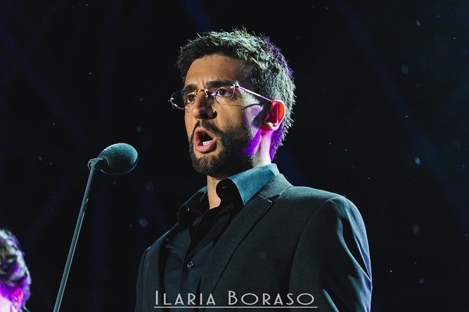 ilvolosiciliafp's tweet photo. Posted @withregram • @ilariaboraso @ilvolo
Tutti per uno - Capolavoro Tour 2024
Marostica Summer Festival
#ilvolo #pierobarone #ignazioboschetto #gianlucaginoble #concerto #marosticasummerfestival #marostica #concert #livemusic #concertphotography #capolavoro #thefrontrow https://t.co/BW7uy6PVwn