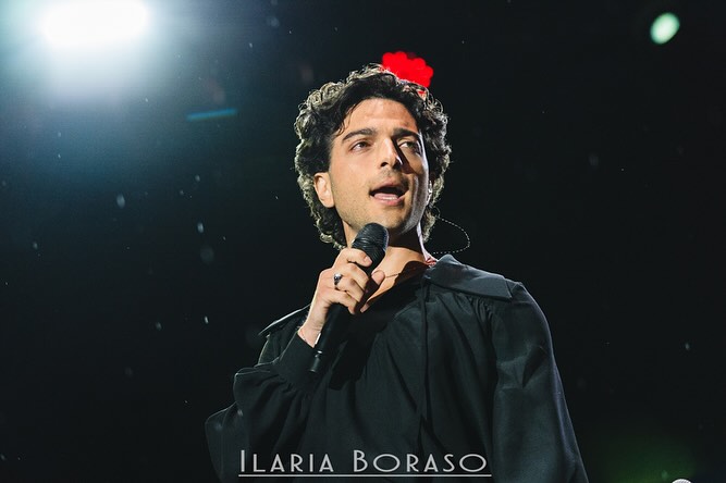 ilvolosiciliafp's tweet photo. Posted @withregram • @ilariaboraso @ilvolo
Tutti per uno - Capolavoro Tour 2024
Marostica Summer Festival
#ilvolo #pierobarone #ignazioboschetto #gianlucaginoble #concerto #marosticasummerfestival #marostica #concert #livemusic #concertphotography #capolavoro #thefrontrow https://t.co/BW7uy6PVwn