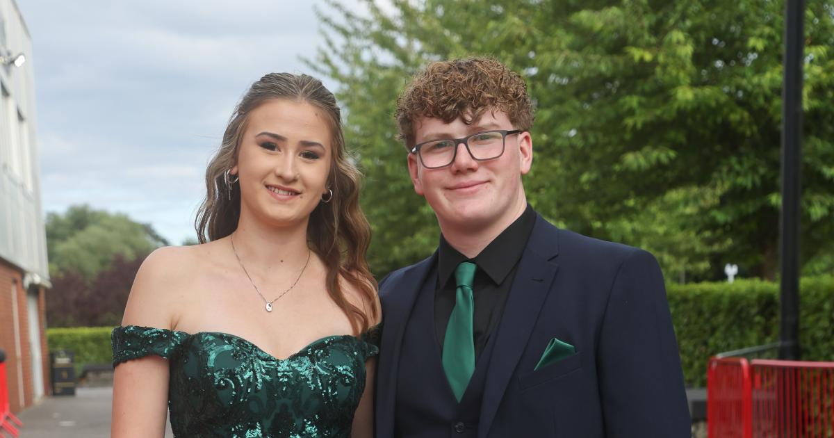 Bournemouth School and Bournemouth School for Girls year 11 prom dlvr.it/T97lW6