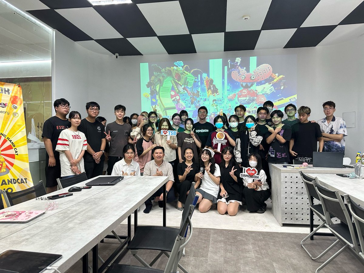Stronghandcat's tweet photo. Introduction TSB and training Voxedit sessions together with @SandboxVietnam &amp; #Unidesign
👨‍💻🧑‍💻👩‍💻
#SandboxVietnam #unidesign #voxedit #sandfam #vox https://t.co/IAw1EQreXx