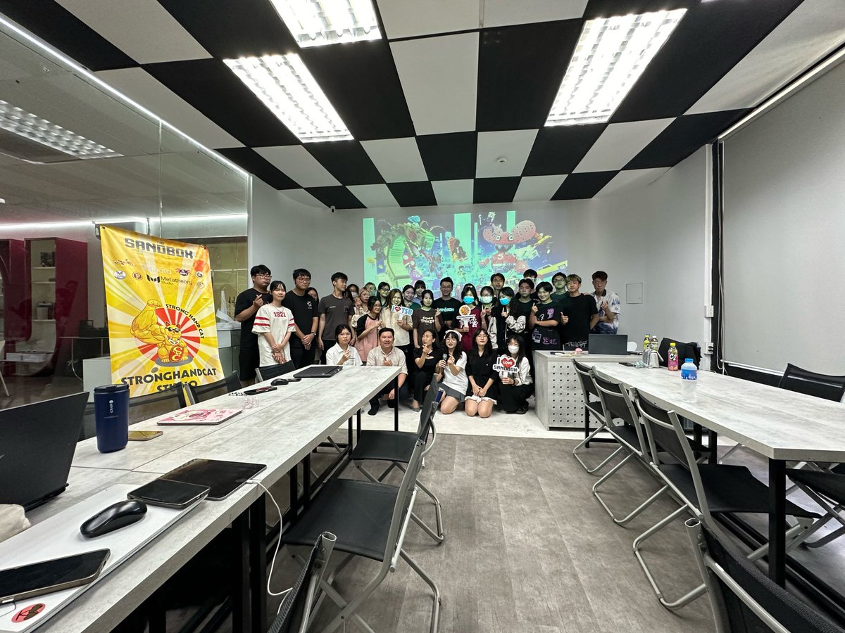 Stronghandcat's tweet photo. Introduction TSB and training Voxedit sessions together with @SandboxVietnam &amp; #Unidesign
👨‍💻🧑‍💻👩‍💻
#SandboxVietnam #unidesign #voxedit #sandfam #vox https://t.co/IAw1EQreXx