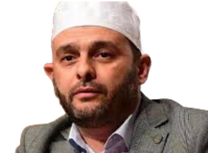 abdullahnaci's tweet photo. gericilik ve bağnazlık, çoğu zaman dincilikle özdeşleştirilir. öyle değil halbuki. gericilik, bir düşünme veya düşünememe biçimidir. bağnazlık, kişiye veya olguya körü körüne bağlanmadır. bu anlamda uğur dündar, cübbeli'den; yılmaz özdil, halil konakçı'dan daha ilerici değildir. https://t.co/nzfTmrnpAk