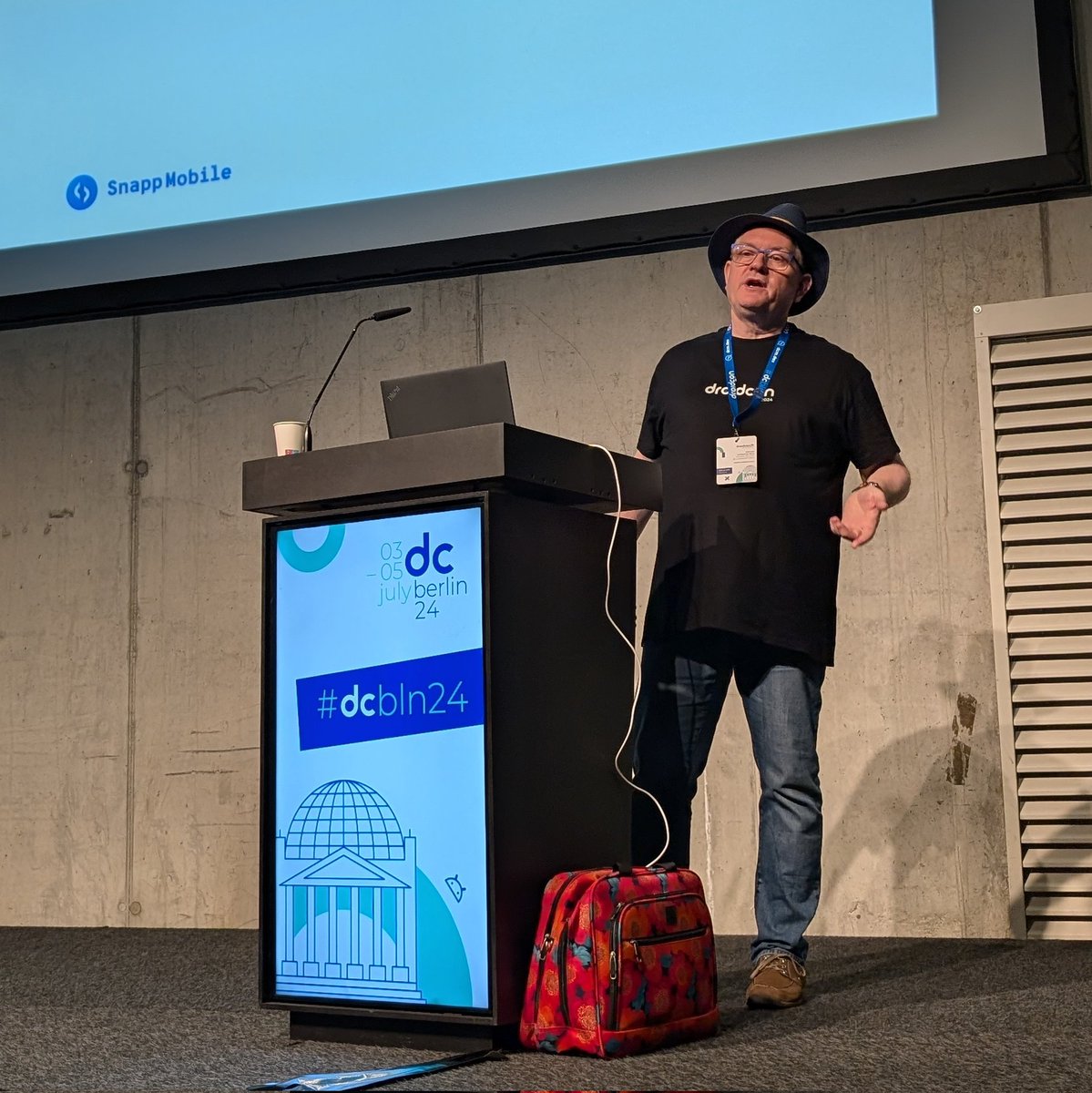 morphingcoffee's tweet photo. Listening to the deep dive on the Jetpack libraries with @tkuenneth 😎
#dcbln24 https://t.co/zDRPaKloGj