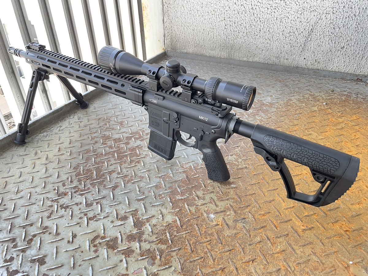 kinwa__official's tweet image. ー新製品情報ー

E&amp;amp;C社製 645E DDMK12 15インチ 電子トリガー搭載電動ガン　入荷

香港 E&amp;amp;C社より米 Daniel Defense社製「#DD #MK12」をモチーフに電子トリガー搭載 #電動ガン で再現

15インチ MFRタイプ M-LOKハンドガード新規設計し、刻印も再現

グリップもストックもちゃんとしてる😊

#サバゲー