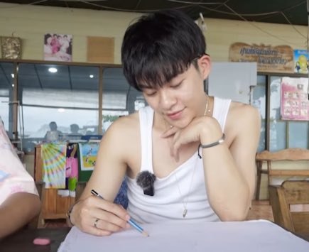 niniceck's tweet photo. ขุนพลโว้ยยยยยยละฮีชอบท่าวาดรูปของมาร์คจริง55353535353555 https://t.co/KHsftBQPfN