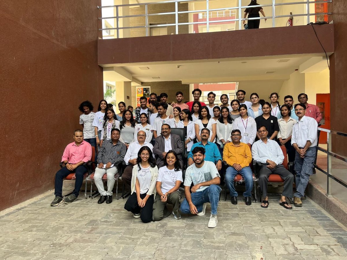 चार दिन,नवोदित पत्रकारों के साथ टाइम्स,दैनिक भास्कर, पत्रिका, प्रभात खबर,Zee News,BSTV, अनेक प्रमुख अख़बारों, न्यूज़ चैनल, न्यूज़ पोर्टल्स, डिजिटल मीडिया के क्षेत्र में काम कर रहे स्टूडेंट्स के उज्जवल भविष्य की कामना <a href="/kg_suresh/">Prof (Dr) K G Suresh</a> टीम <a href="/mcu_bhopal/">MCNUJC</a> को बधाई,  
facebook.com/plugins/post.p…