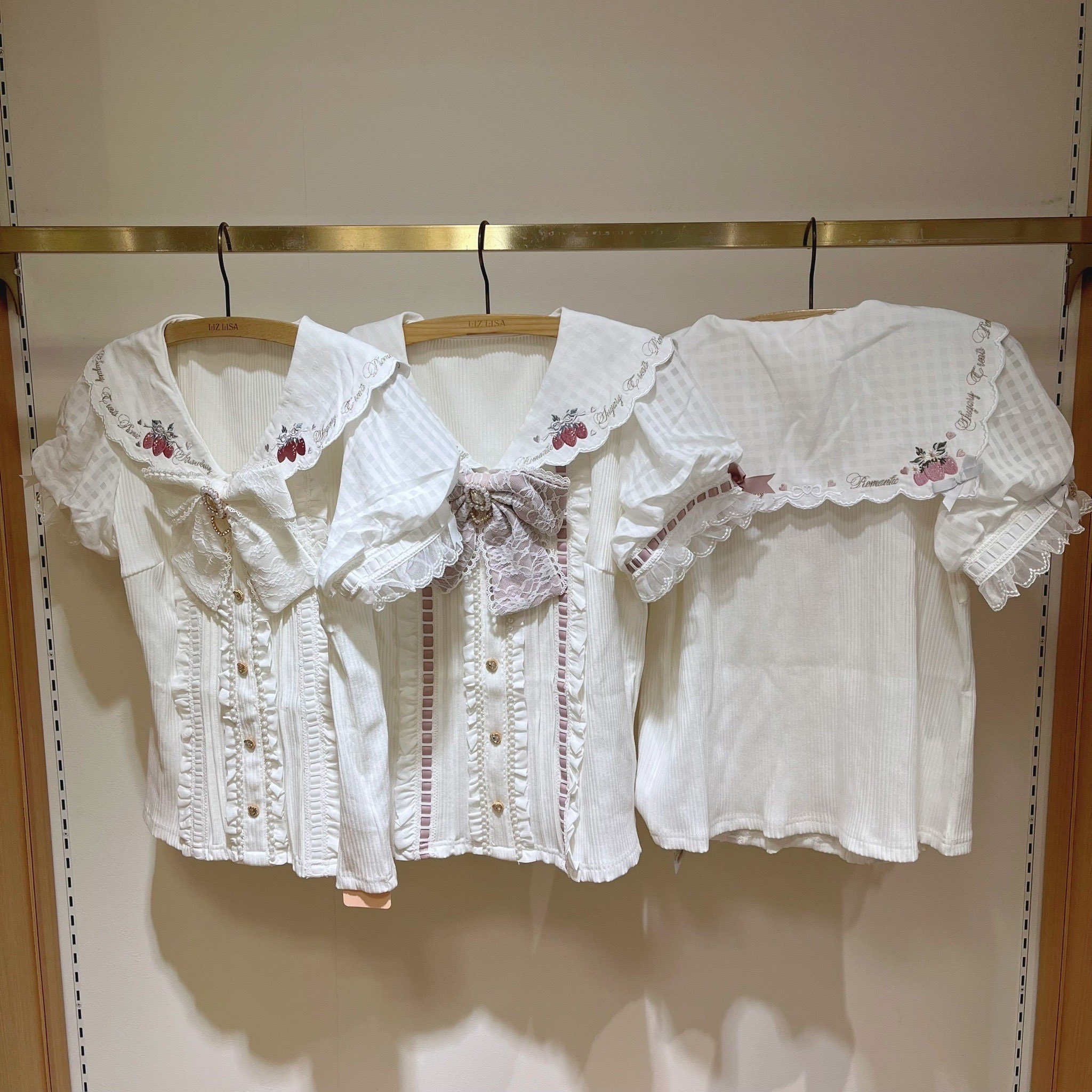 ロラライハリス♡ブラックサテンレース♡一面ライン刺繍のサコッシュ♡ストーン付き ロラライハリスでブラックWデニム♡刺繍のポケットいっぱいバッグ♡