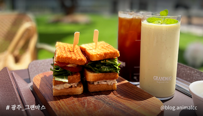 ggholic's tweet image. #원위 #ONEWE #GoodFeeling
#용훈 #강현 #하린 #동명 #기욱

“정말 공기도 상쾌한 아침이야
걷는 발걸음조차 너무 가볍네”

φ(゜▽゜*)♪ 오늘의 추천 곡은?
🎵원위(ONEWE)-Good Feeling

알람 없이 눈이 떠진 아침,
여유로운 발걸음으로 브런치는 어때요?