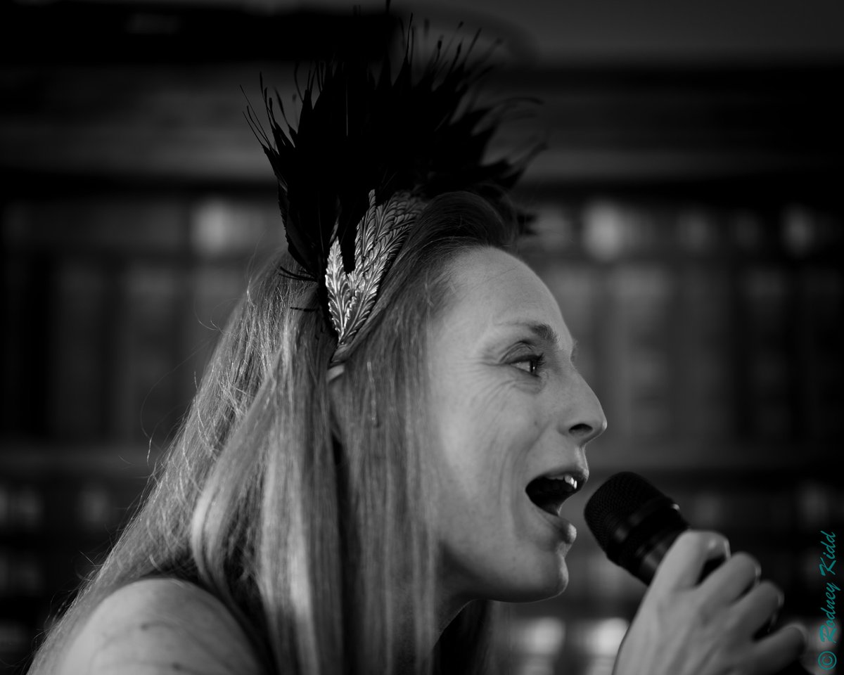 House concert from last month from <a href="/LeagueofLights/">League of Lights</a> 
Album: flickr.com/photos/1271130…