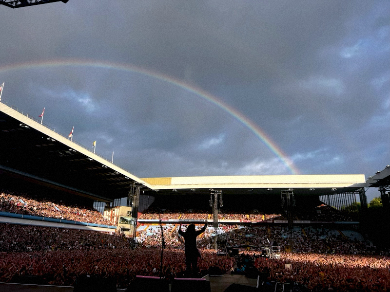 Big Me To Talk About It: A three-and-a-half-hour stadium show from rock's longstanding nice guys <a href="/foofighters/">Foo Fighters</a>, a surprise #BlackSabbath cameo &amp; my first celeb spotting from Birmingham's <a href="/AVFCOfficial/">Aston Villa</a> There was A LOT to cover in this week's <a href="/SubstackInc/">Substack</a>  open.substack.com/pub/cheriamour…