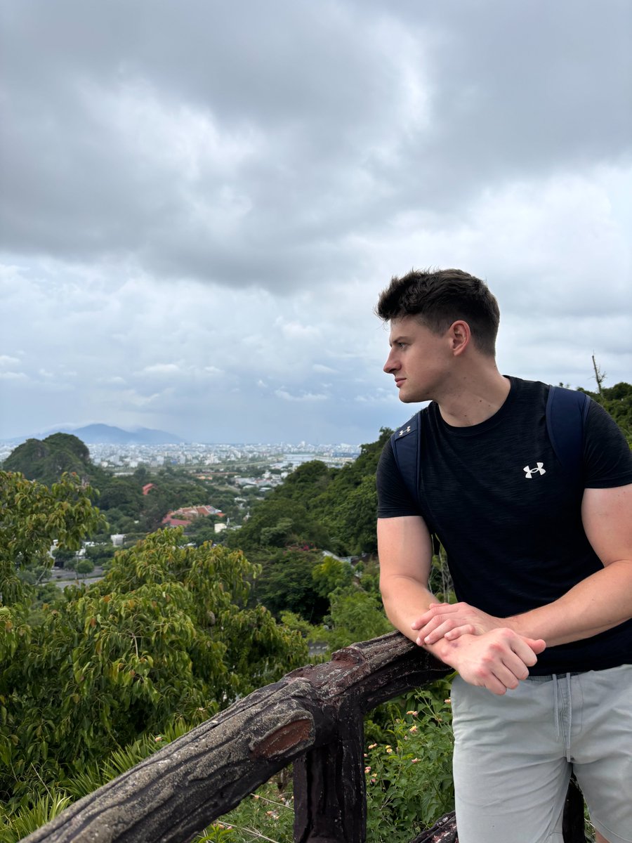 Is it possible to get a lot done without exhausting yourself?

I used to think not.

3 years ago, I was juggling:

↳ A 9-5 job
↳ An Amazon business
↳ Mailer Bros (the early name for Titan - don't laugh 😉)

I worked 12+ hour days with endless to-do lists.

Crossing off tasks
