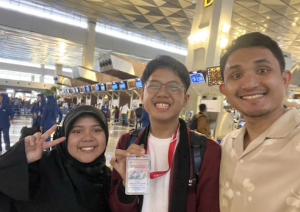 tikaalmira's tweet image. Gara-gara lagi rame Clash of Champions, aku jadi pengen sharing.  Alhamdulillah adikku diterima di NUS dengan Beasiswa Indonesia Maju (BIM) fully funded :” Aku mau share proses persiapannya. Siapa tahu bermanfaat untuk kakak/ortu/guru yg mau dampingin siswa SMA-nya.

🧵

Adikku…