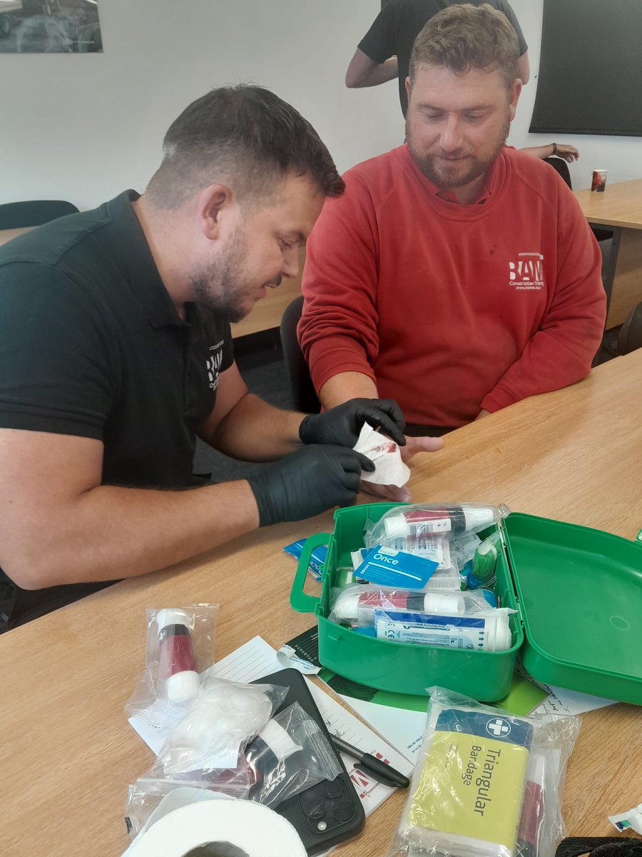 TrainingBAM's tweet image. Yesterday the team completed Emergency First Aid Training… yes, even our trainers need training! ⛑️

The course covered:
🔴 Role of first aiders
🔴 Life-saving procedures
🔴 Bloss loss and wounds
🔴 Medical Emergencies

Thank you Clint for making the course educational and fun!