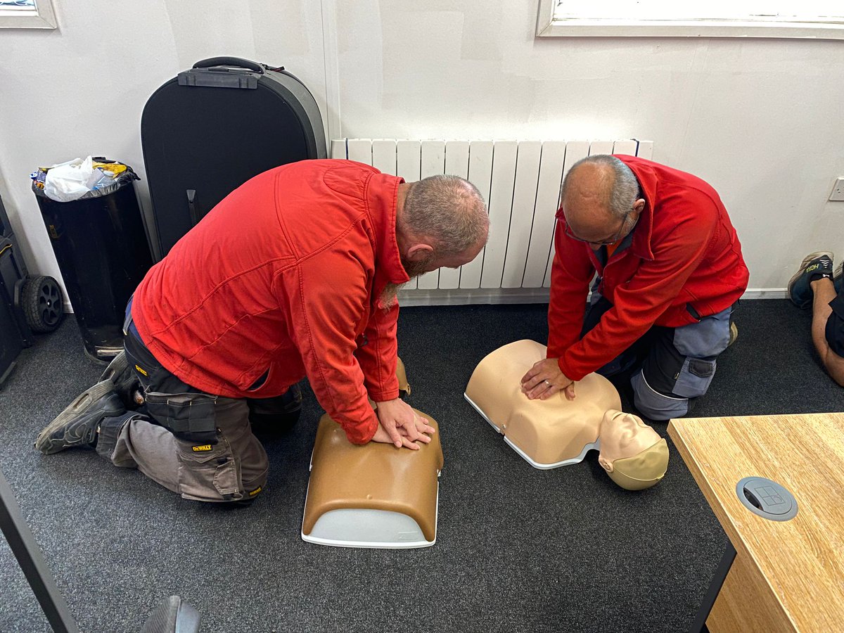 TrainingBAM's tweet image. Yesterday the team completed Emergency First Aid Training… yes, even our trainers need training! ⛑️

The course covered:
🔴 Role of first aiders
🔴 Life-saving procedures
🔴 Bloss loss and wounds
🔴 Medical Emergencies

Thank you Clint for making the course educational and fun!